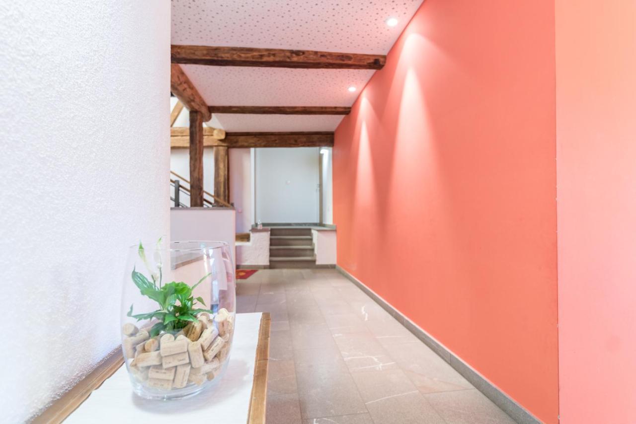 Vahrn Strasserhof Tenuta-Weingut מראה חיצוני תמונה
