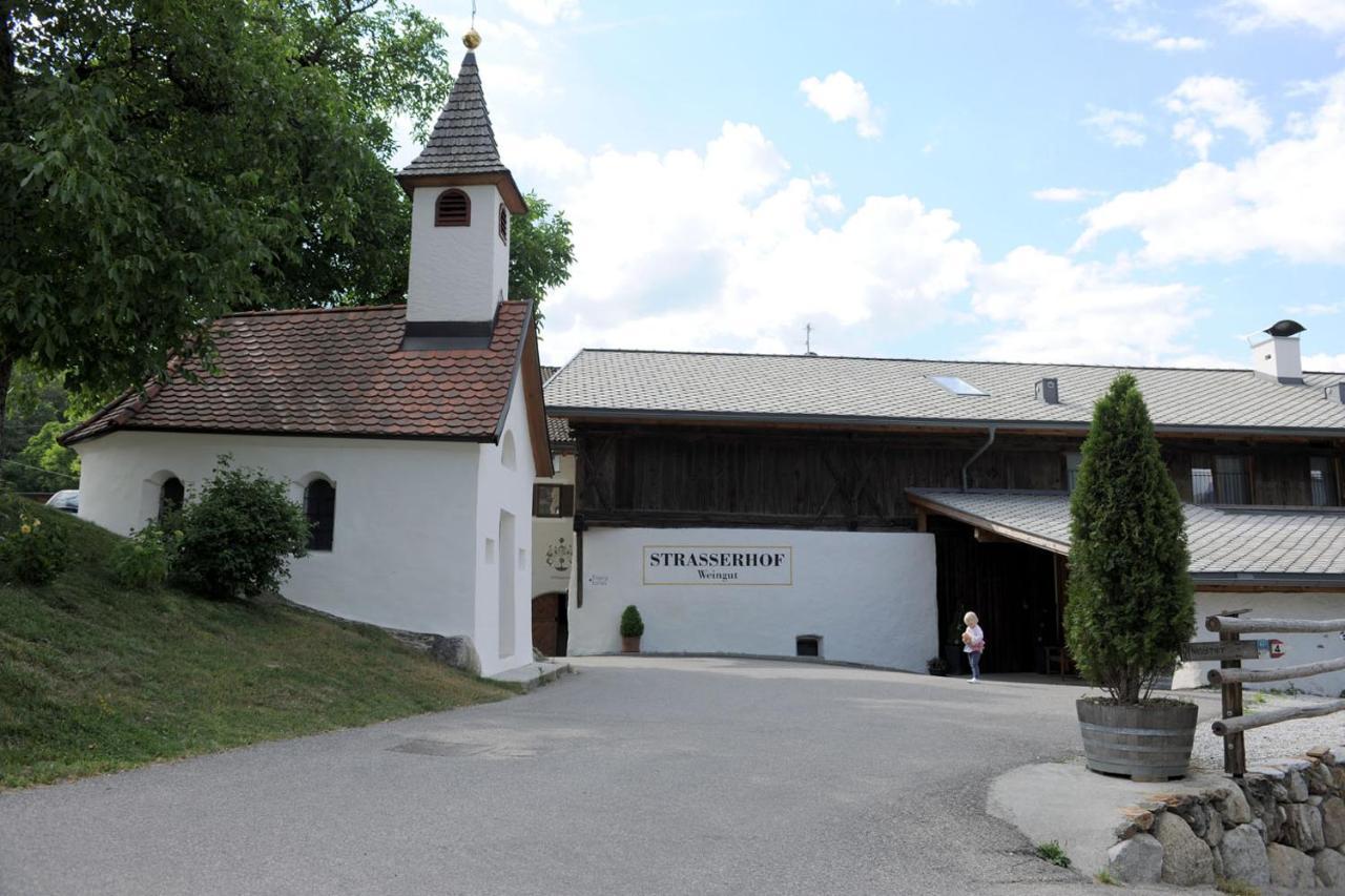 Vahrn Strasserhof Tenuta-Weingut מראה חיצוני תמונה